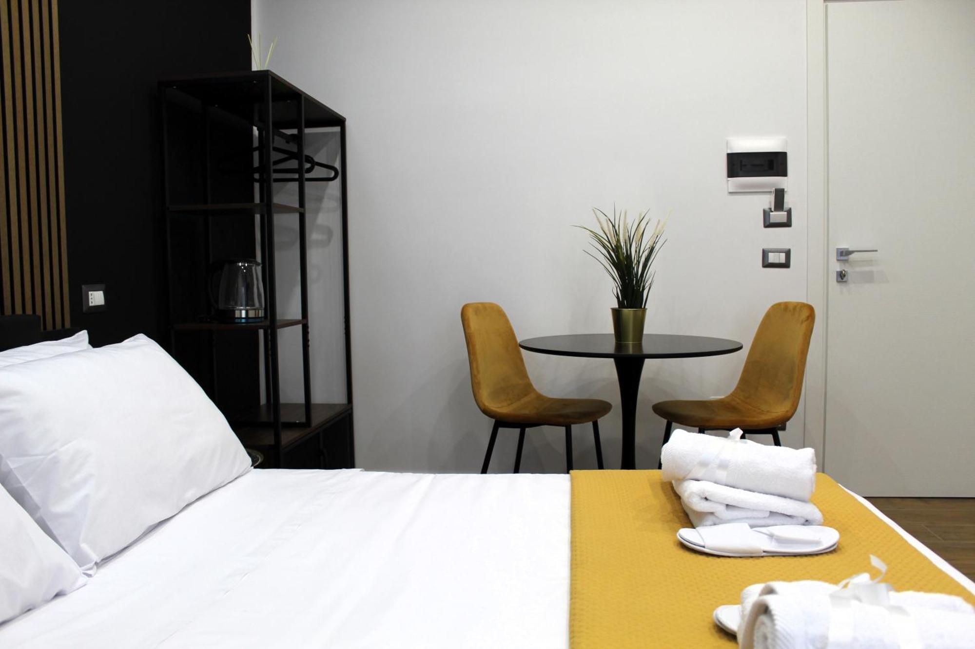 Blackwoody Contemporary - Centro Storico * Napels