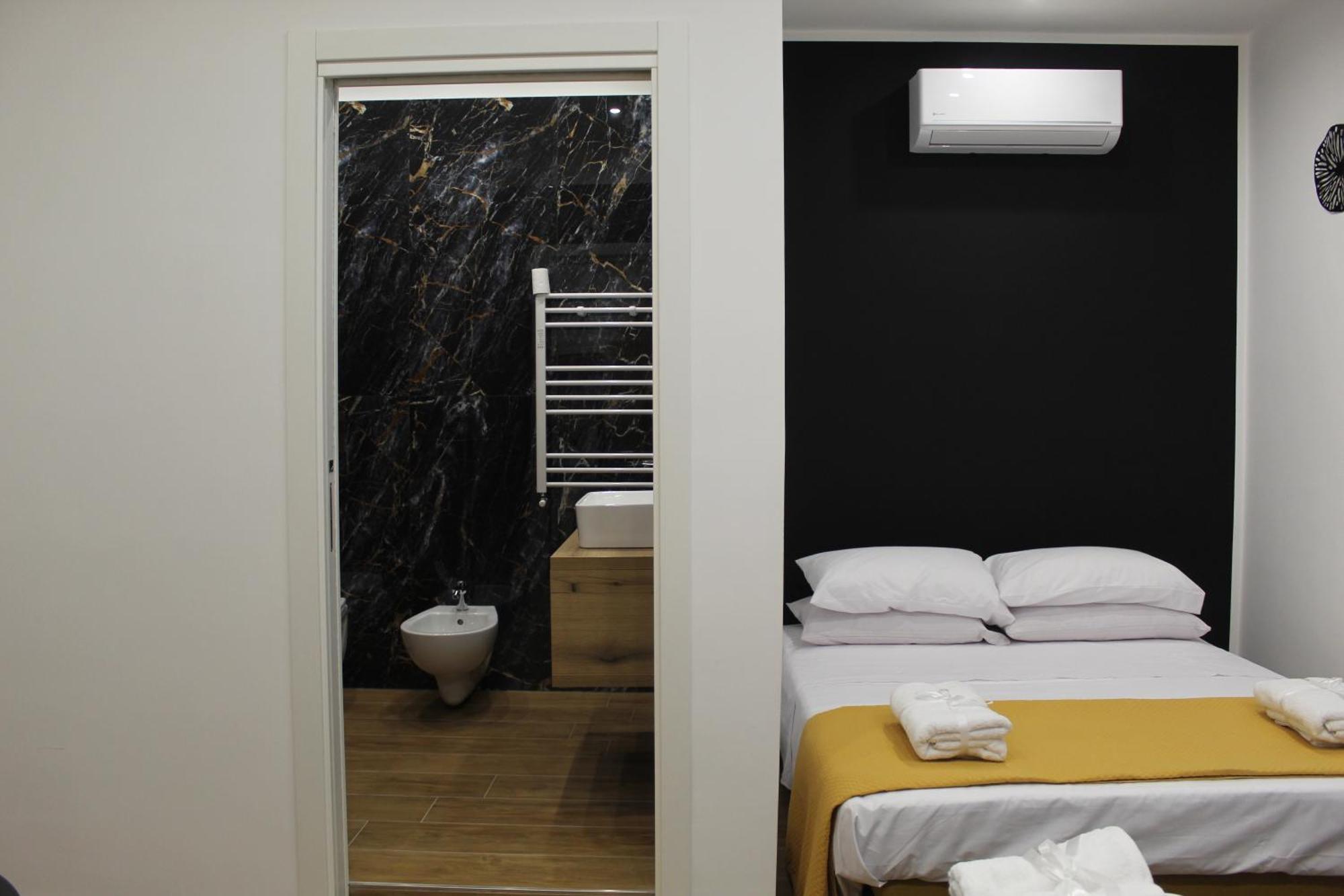 Maison d'hôtes Blackwoody Contemporary - Centro Storico Naples